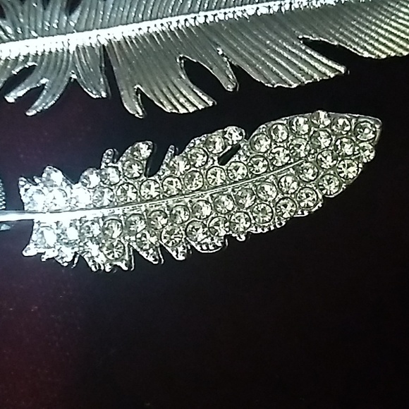 Beautiful Two Feather Necklace - Picture 5 of 10